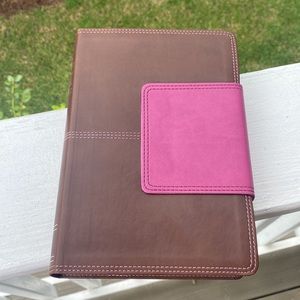 NWT Holman Christian Standard Bible. So pretty 🌸